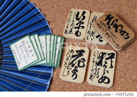 Hyakunin Isshu,Waka,Karuta,折扇,日本,日語,短歌,Shukasen,詩人,Carta,傳統,Hai句,Tanzaku Hyakunin Isshu,Waka,Karuta,折扇,日本,日語,短歌,Shukasen,詩人,Carta,傳統,Hai句,Tanzaku 74975292