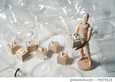 Wooden man and wooden cubes with the text RECYCLE 74975628