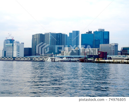 Waterfront 74976805