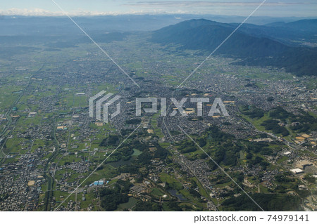 一架飛機飛越奈良縣（河井町附近）的鳥瞰圖 74979141