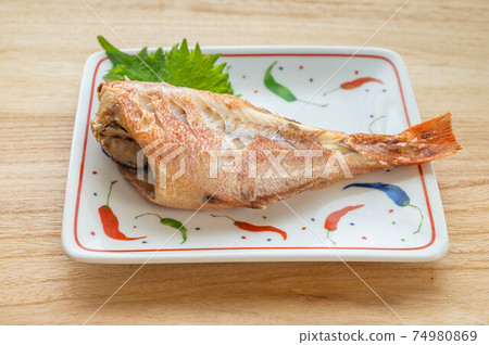 Grilled red fish with salt Grilled red fish with salt 74980869
