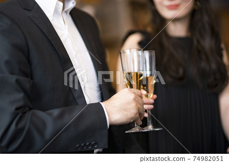 Men and women drinking at the bar 74982051