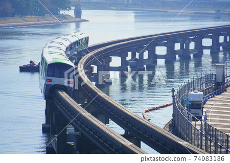東京單軌電車在京濱運河上 74983186