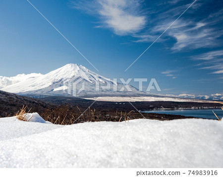 冬季從富士山中湖山邊天文台眺望 冬季從富士山中湖山邊天文台眺望 74983916