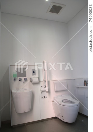 Higashi 3-chome public toilet 74990028