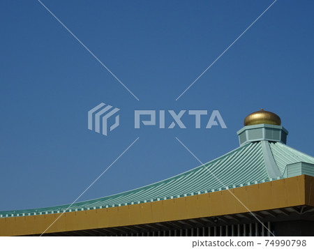 Tokyo / Nippon Budokan that grows in the clear blue sky 74990798