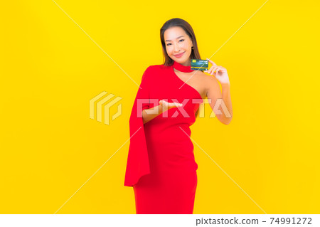 Portrait beautiful young asian woman with credit card Portrait beautiful young asian woman with credit card 74991272