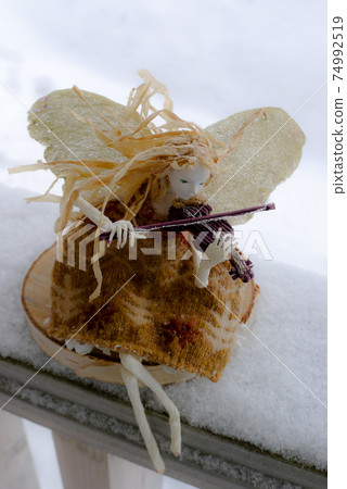 小提琴腳下的仙女 小提琴腳下的仙女 74992519