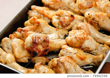 Grilled chicken wings 74992598