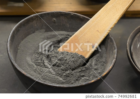 [Ishikawa Prefecture] Ground powder used as a base for Wajima lacquerware 74992681
