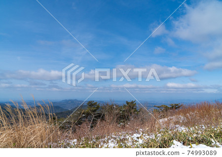 從六甲山的山頂眺望(丹波方向) 從六甲山的山頂眺望(丹波方向) 74993089