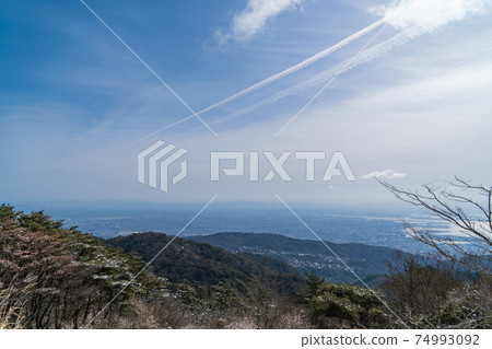 View from the vicinity of the highest peak of Mt. Rokko (toward Osaka city) View from the vicinity of the highest peak of Mt. Rokko (toward Osaka city) 74993092