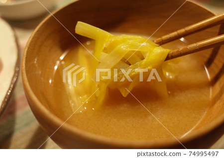 Yellow leek miso soup Yellow leek miso soup 74995497