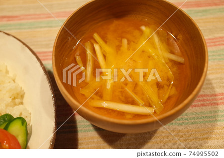 黃韭菜味o湯 74995502