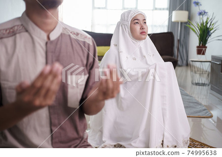 muslim husband and wife praying jamaah together at home muslim husband and wife praying jamaah together at home 74995638