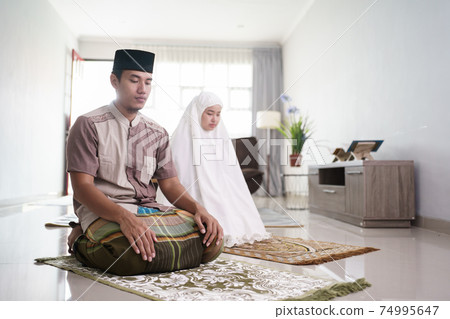muslim husband and wife praying jamaah together at home muslim husband and wife praying jamaah together at home 74995647