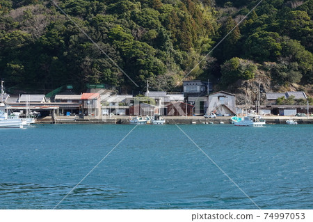 Small fishing port 74997053