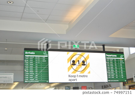 Queenstown airport NewZealand New Corona sign and takeoff / landing electric bulletin board overseas 74997151