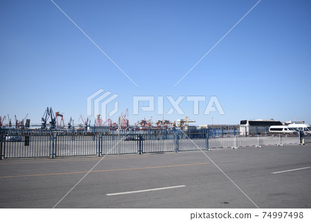Dalian Port, one of the world's largest cargo handling volumes Dalian Port, one of the world's largest cargo handling volumes 74997498