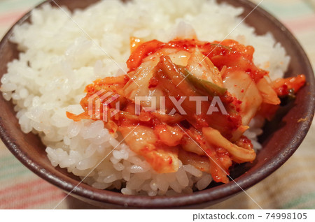 辣泡菜和白米飯 辣泡菜和白米飯 74998105