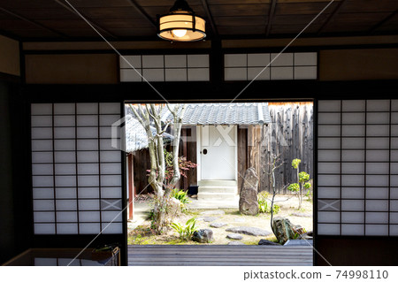 兵庫縣三田市前久喜家族房間的花園 74998110
