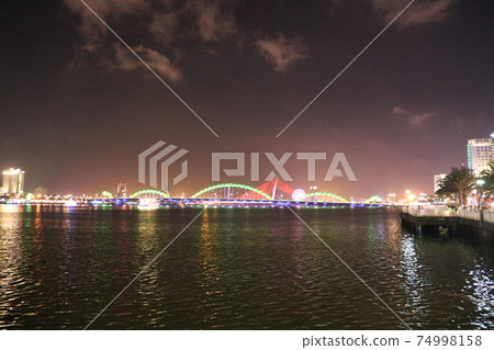越南峴港:龍橋之夜秀 越南峴港:龍橋之夜秀 74998158