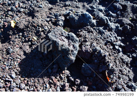 崇拜的對象和藝術品的來源-富士山第五站表面 崇拜的對象和藝術品的來源-富士山第五站表面 74998199