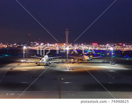 羽田機場在晚上 羽田機場在晚上 74998625