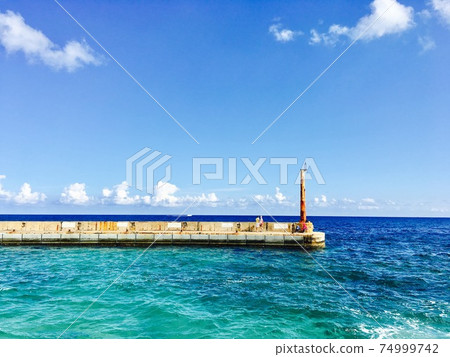 Emerald green sea at Mediterranean resort, Malta Emerald green sea at Mediterranean resort, Malta 74999742