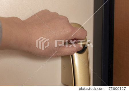 Lock the front door 75000127