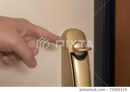 Lock the front door Lock the front door 75000129