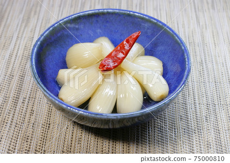 Handmade pickled scallions in sweet and sour 75000810