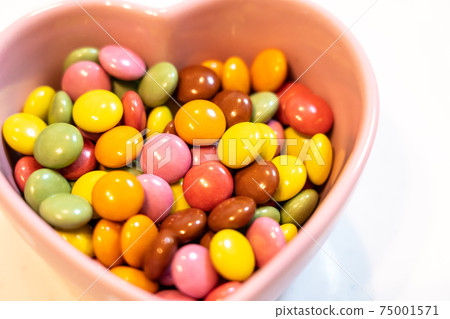 Colorful chocolate in a heart-shaped bowl 75001571