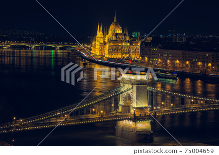Budapest cityscape with Chain bridge and parliament building, Hungary 75004659