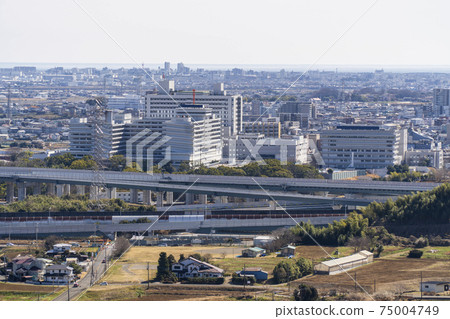東海大學醫院和東名高速公路的景觀/新東名(神奈川縣伊勢原市) 東海大學醫院和東名高速公路的景觀/新東名(神奈川縣伊勢原市) 75004749