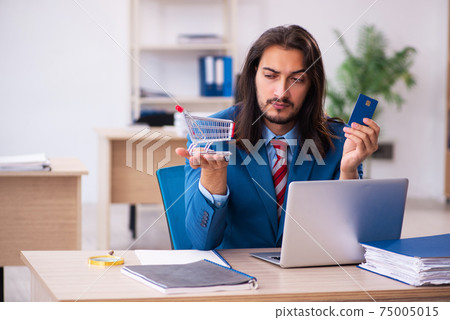 Young male employee in ecommerce concept in the office 75005015