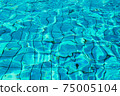 Blue and bright water in a swimming pool with sun reflection 75005104