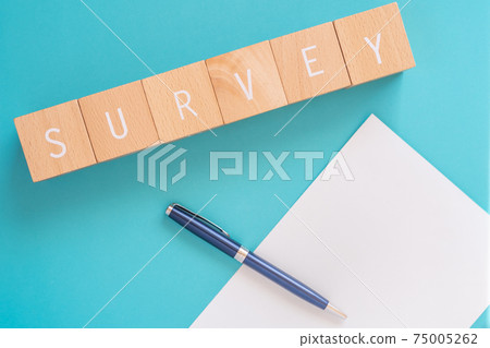 調查|用“ SURVEY”,紙和筆寫在上面的構建基塊 調查|用“ SURVEY”,紙和筆寫在上面的構建基塊 75005262