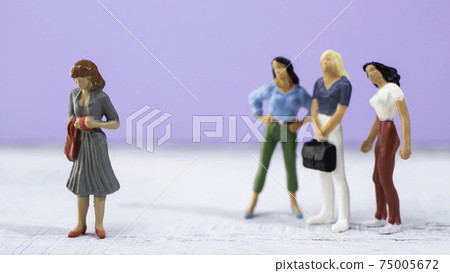 Difficulty in relationships between women (out of friends, secret) Difficulty in relationships between women (out of friends, secret) 75005672