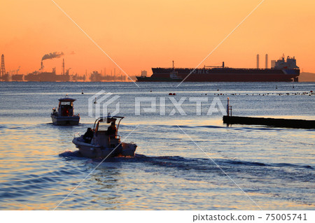 Sumitomo Heavy Industries Marine Engineering Co., Ltd. Dog Construction Merchant Ship Maintenance Afternoon Tokyo Bay Tanker Sumitomo Heavy Industries Marine Engineering Co., Ltd. Dog Construction Merchant Ship Maintenance Afternoon Tokyo Bay Tanker 75005741