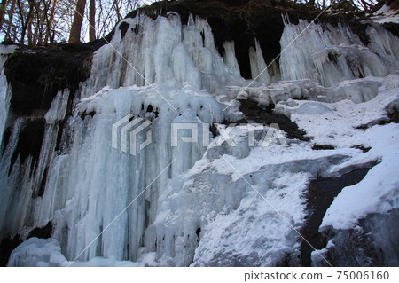 Yukawa Valley Icefalls 75006160