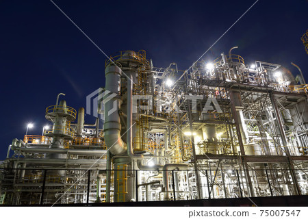 Night view of the Keihin industrial area 75007547