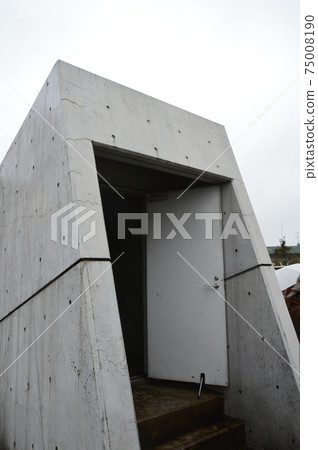 Ground entrance (outer spillway in the metropolitan area / Kasukabe City, Saitama Prefecture) 75008190