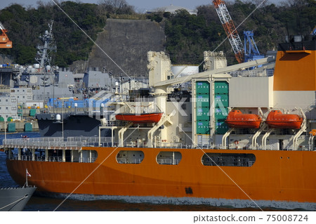 Maritime Self-Defense Force ships and US Navy ships moored at Yokosuka Port 75008724