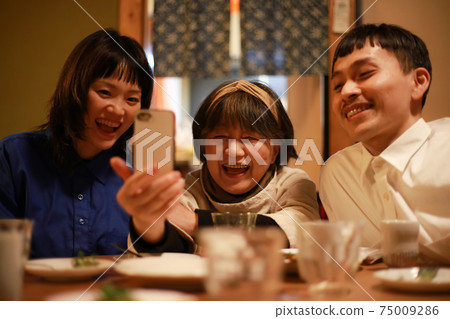 家庭打可視電話 家庭打可視電話 75009286