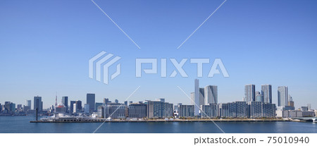 View of Tokyo cityscape in Japan, such as high-rise condominiums in Harumi View of Tokyo cityscape in Japan, such as high-rise condominiums in Harumi 75010940