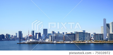 View of Tokyo cityscape in Japan, such as high-rise condominiums in Harumi View of Tokyo cityscape in Japan, such as high-rise condominiums in Harumi 75010972