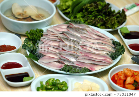 Sashimi, autumn fish Sashimi, autumn fish 75011047