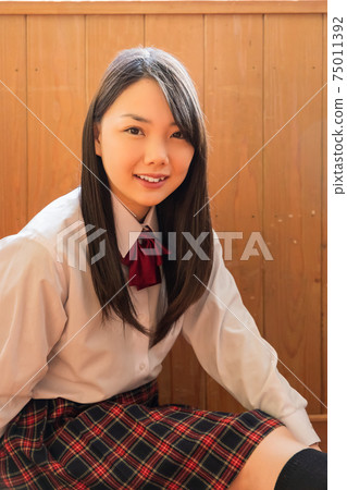 高中女生高中學生肖像 高中女生高中學生肖像 75011392