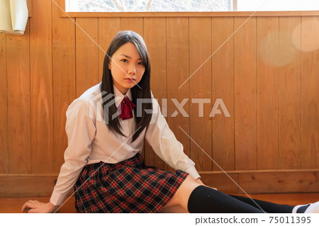高中女生高中學生肖像 高中女生高中學生肖像 75011395